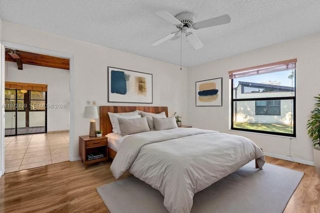 446 Briarwood Cir 1-29, Hollywood, FL 33024