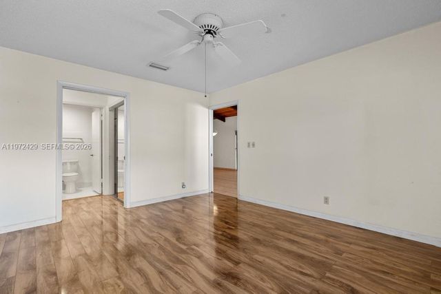 446 Briarwood Cir 1-29, Hollywood, FL 33024