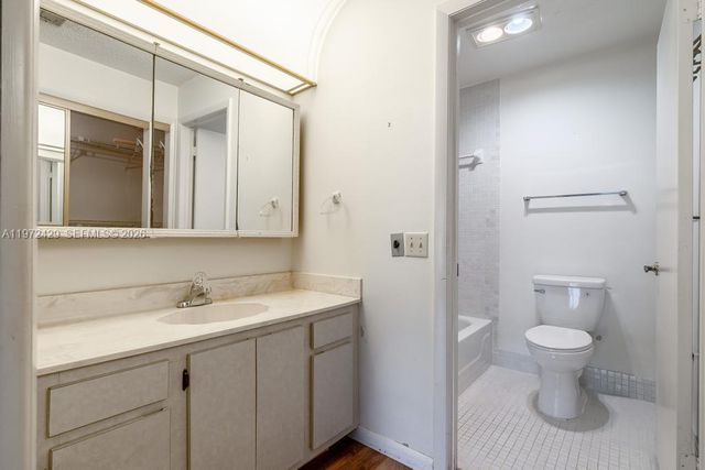 446 Briarwood Cir 1-29, Hollywood, FL 33024