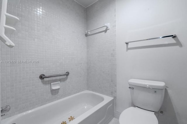 446 Briarwood Cir 1-29, Hollywood, FL 33024