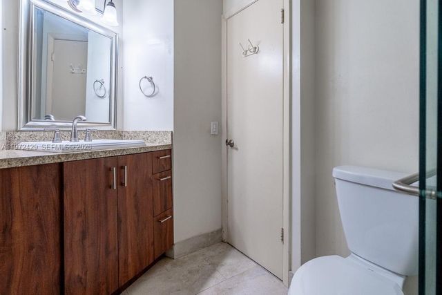 446 Briarwood Cir 1-29, Hollywood, FL 33024