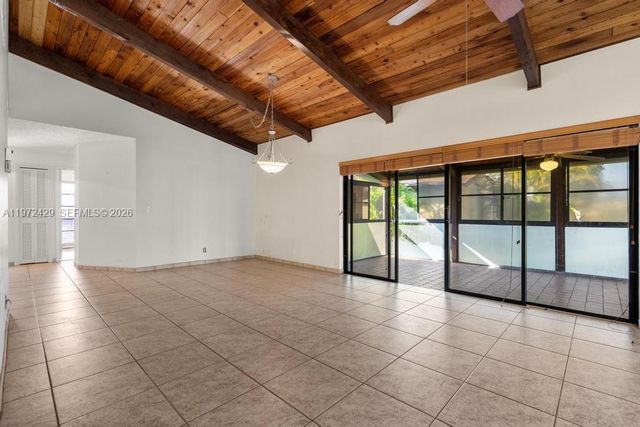 446 Briarwood Cir 1-29, Hollywood, FL 33024