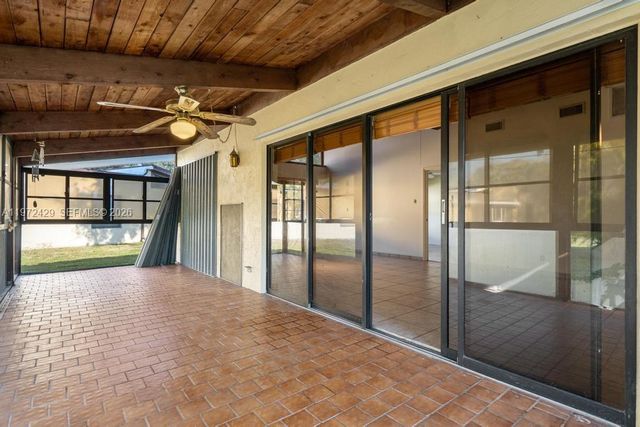 446 Briarwood Cir 1-29, Hollywood, FL 33024