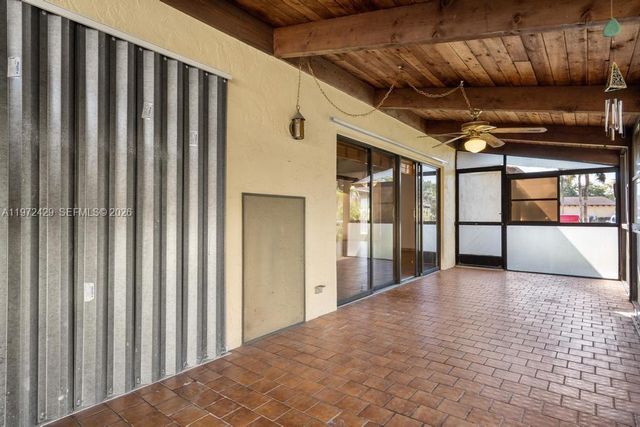 446 Briarwood Cir 1-29, Hollywood, FL 33024