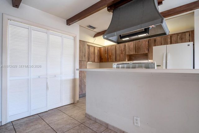 446 Briarwood Cir 1-29, Hollywood, FL 33024