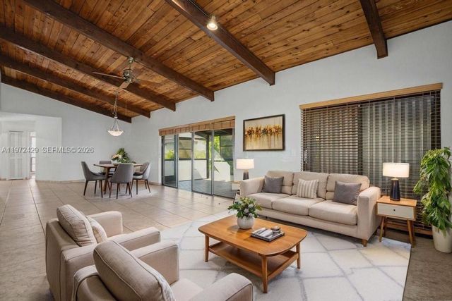 446 Briarwood Cir 1-29, Hollywood, FL 33024