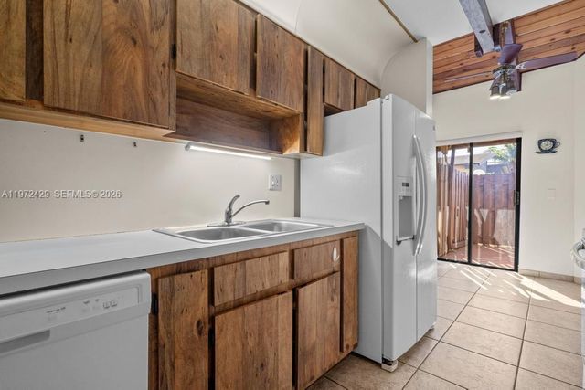 446 Briarwood Cir 1-29, Hollywood, FL 33024