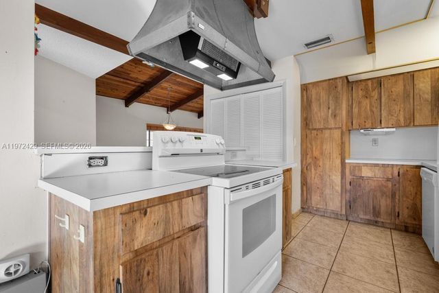 446 Briarwood Cir 1-29, Hollywood, FL 33024