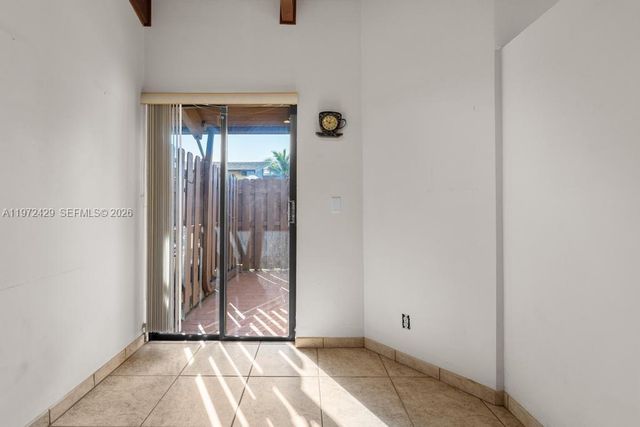 446 Briarwood Cir 1-29, Hollywood, FL 33024