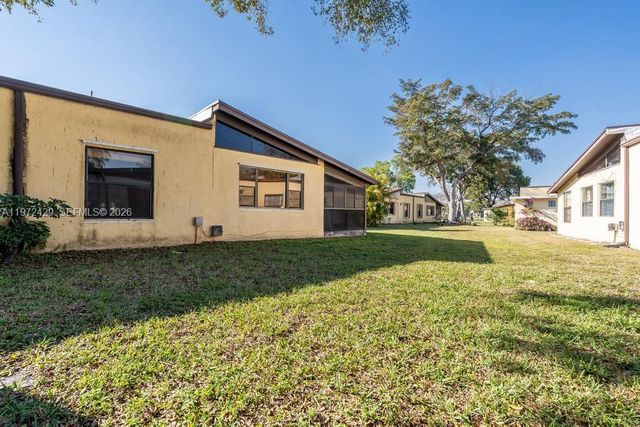 446 Briarwood Cir 1-29, Hollywood, FL 33024