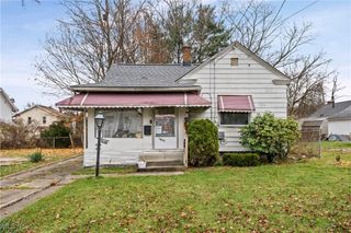 1067 Mercer Avenue, Akron, OH 44320