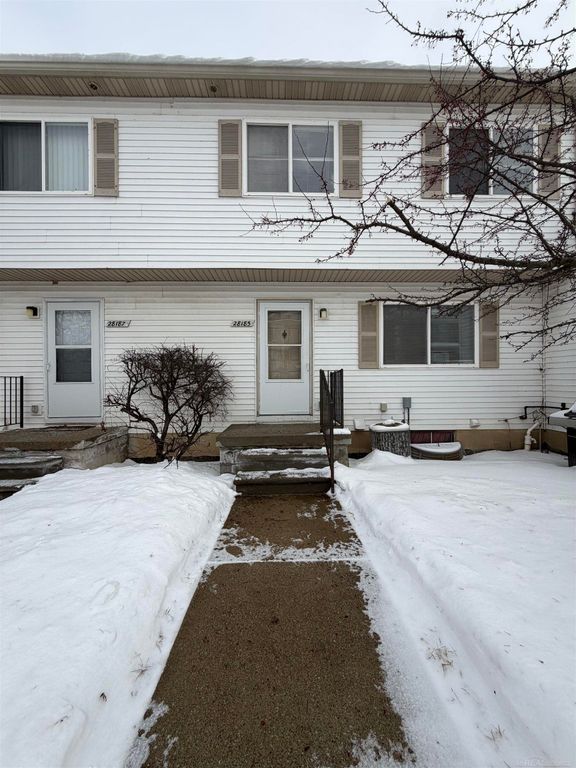 28185 raleigh crescent Drive, Chesterfield Twp, MI 48051