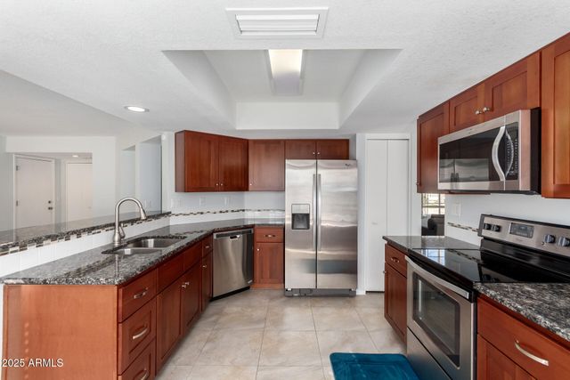 8911 W CARIBBEAN Lane, Peoria, AZ 85381