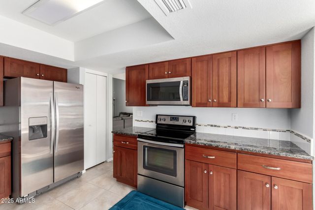 8911 W CARIBBEAN Lane, Peoria, AZ 85381