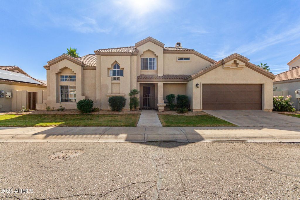 8911 W CARIBBEAN Lane, Peoria, AZ 85381