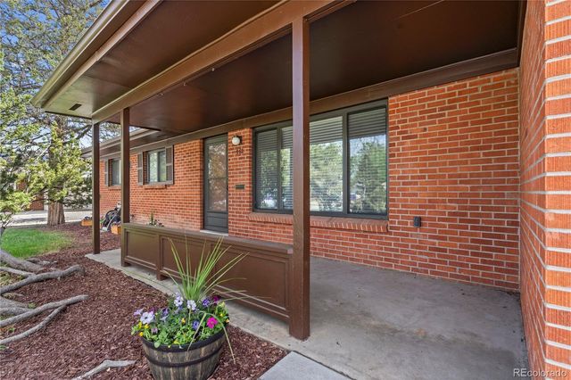 962 S Holly Street, Denver, CO 80246