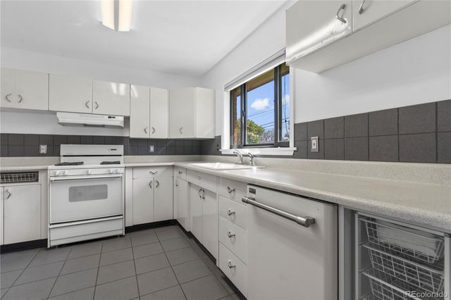 962 S Holly Street, Denver, CO 80246
