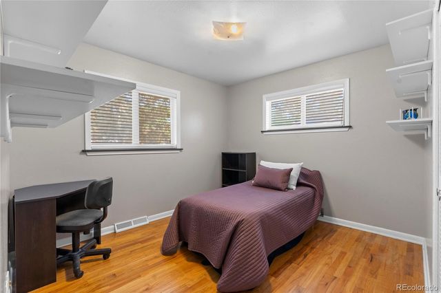 962 S Holly Street, Denver, CO 80246