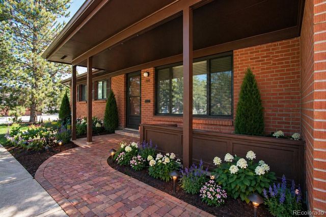 962 S Holly Street, Denver, CO 80246