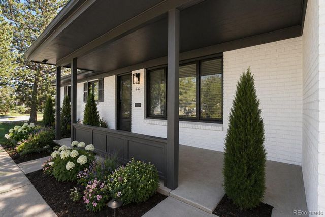 962 S Holly Street, Denver, CO 80246
