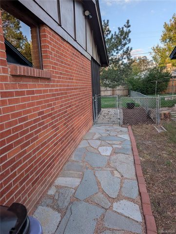 962 S Holly Street, Denver, CO 80246