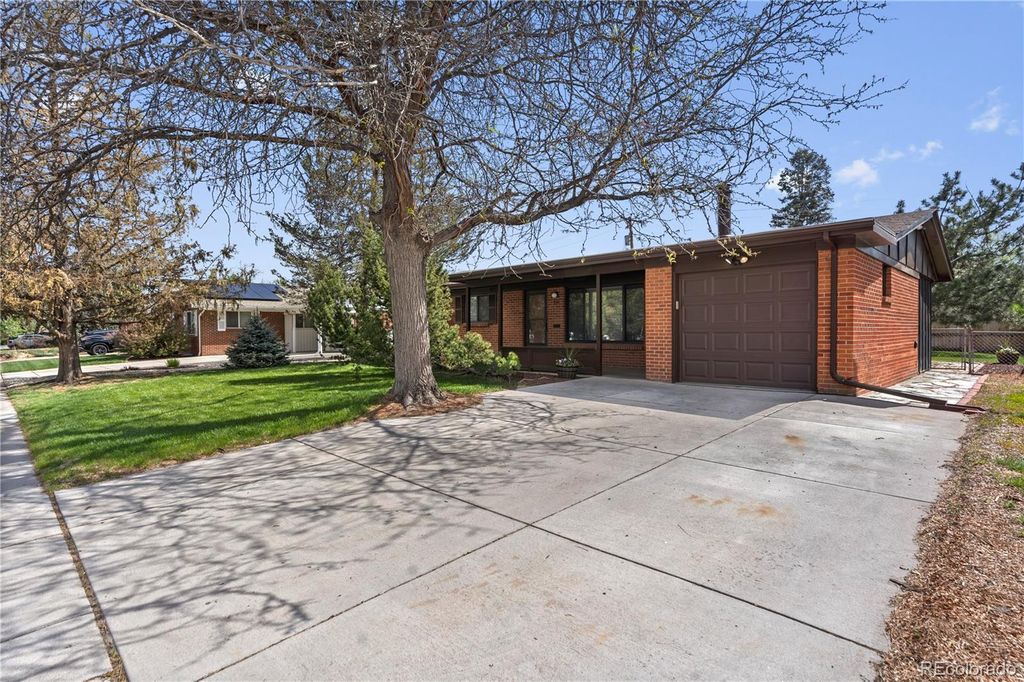 962 S Holly Street, Denver, CO 80246