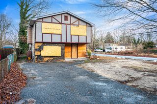 53 Hounslow Road, Shirley, NY 11967
