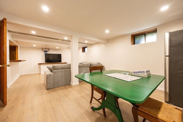 4 Linda Ln, Franklin, MA 02038