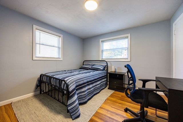 4 Linda Ln, Franklin, MA 02038