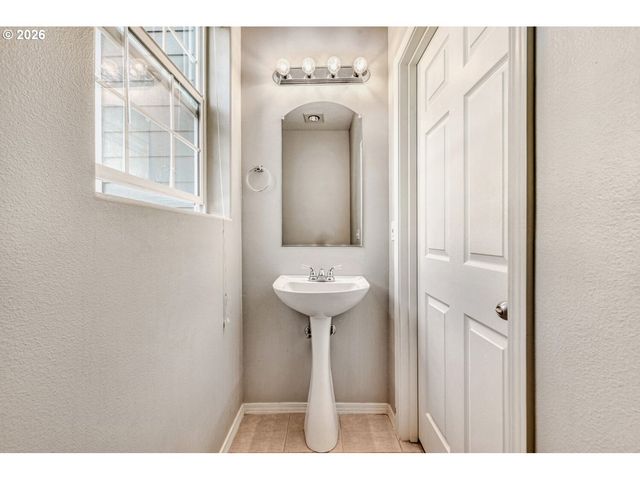 15680 Sw BLACK QUARTZ St, Beaverton, OR 97007