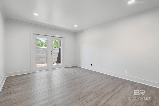 3655 Old Shell Road 712, Mobile, AL 36608