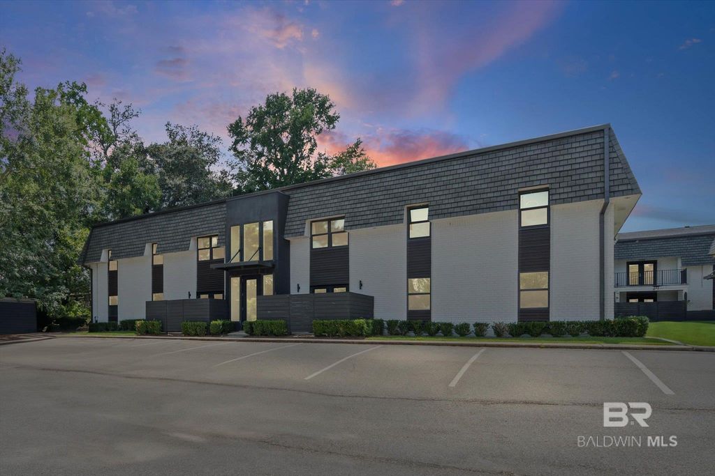 3655 Old Shell Road 712, Mobile, AL 36608