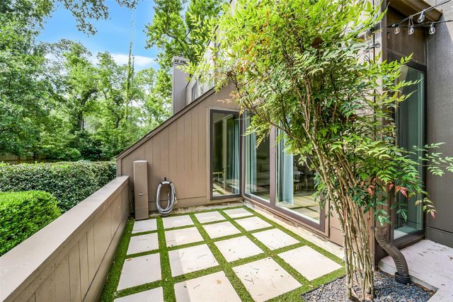 296 Litchfield Lane, Houston, TX 77024
