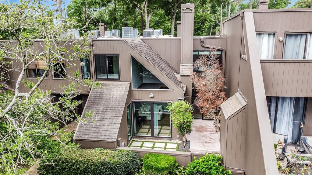 296 Litchfield Lane, Houston, TX 77024