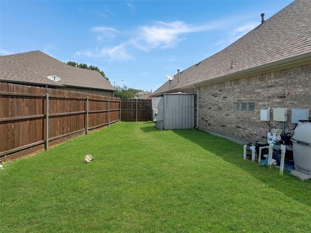 10717 Greenview Court, Benbrook, TX 76126