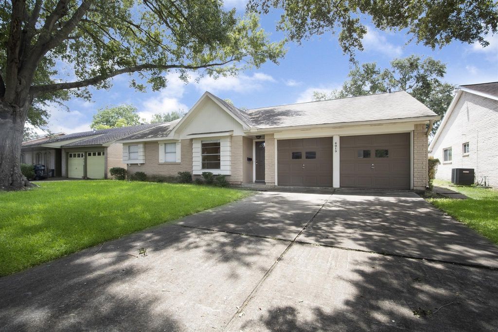 6019 Spellman Road, Houston, TX 77096