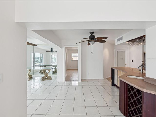 11549 48TH AVENUE N, St Petersburg, FL 33708