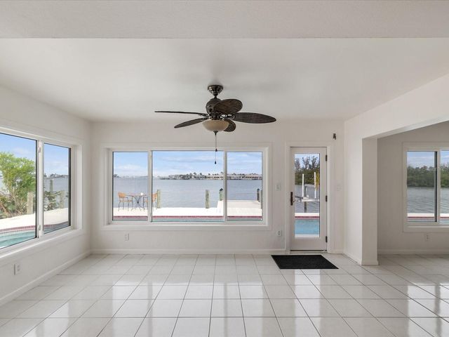 11549 48TH AVENUE N, St Petersburg, FL 33708