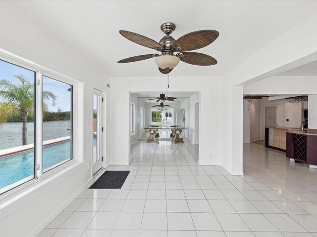 11549 48TH AVENUE N, St Petersburg, FL 33708