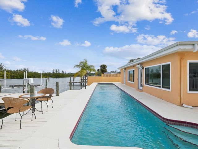 11549 48TH AVENUE N, St Petersburg, FL 33708