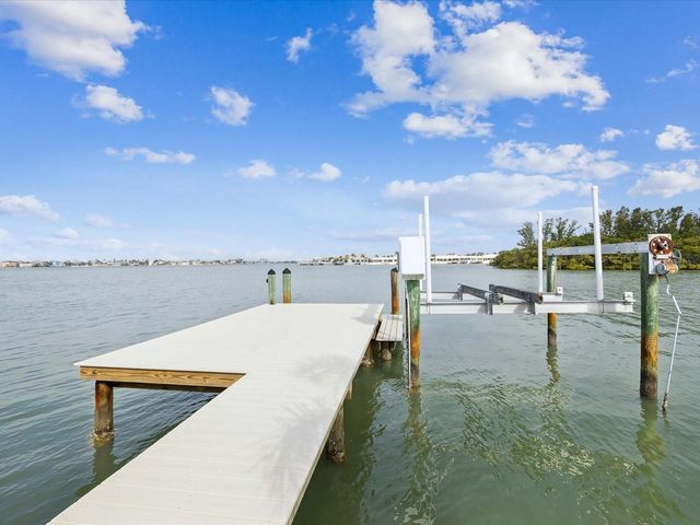 11549 48TH AVENUE N, St Petersburg, FL 33708