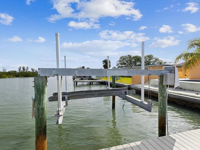 11549 48TH AVENUE N, St Petersburg, FL 33708