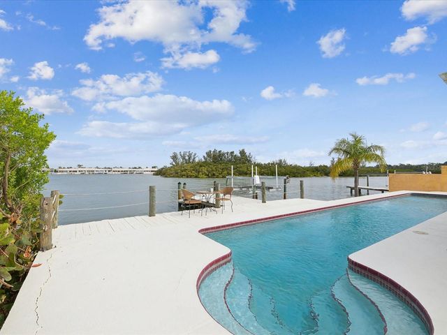 11549 48TH AVENUE N, St Petersburg, FL 33708