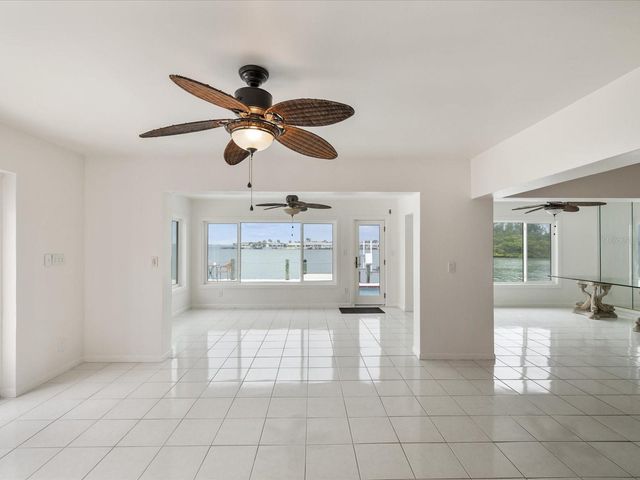 11549 48TH AVENUE N, St Petersburg, FL 33708