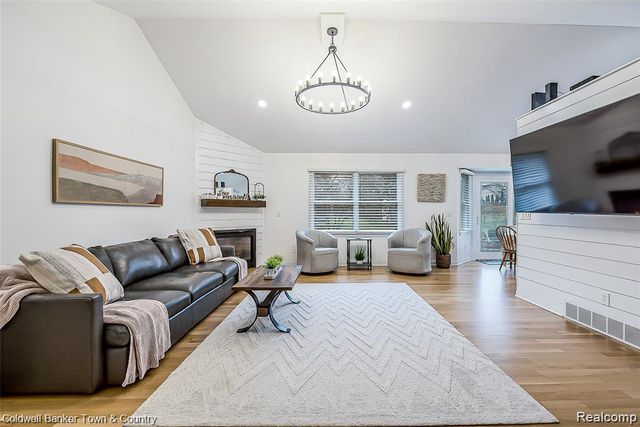 6322 E Horseshoe Trail, Linden, MI 48451