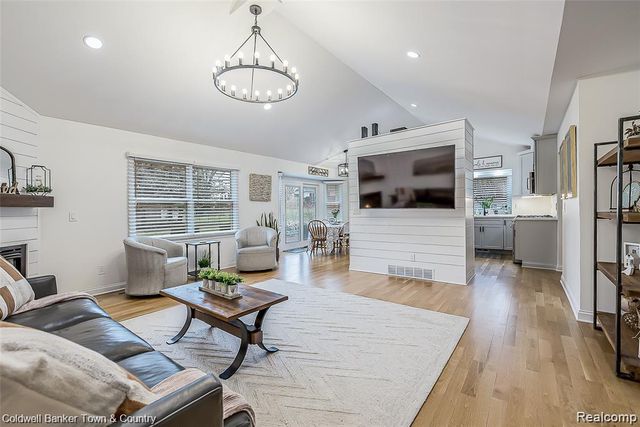 6322 E Horseshoe Trail, Linden, MI 48451