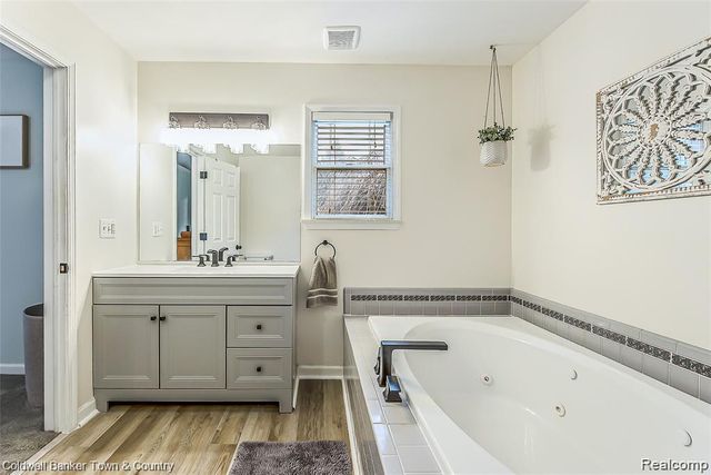 6322 E Horseshoe Trail, Linden, MI 48451