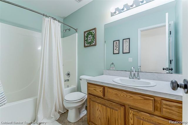 6322 E Horseshoe Trail, Linden, MI 48451