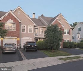 202 AQUEDUCT DR, North Wales, PA 19454