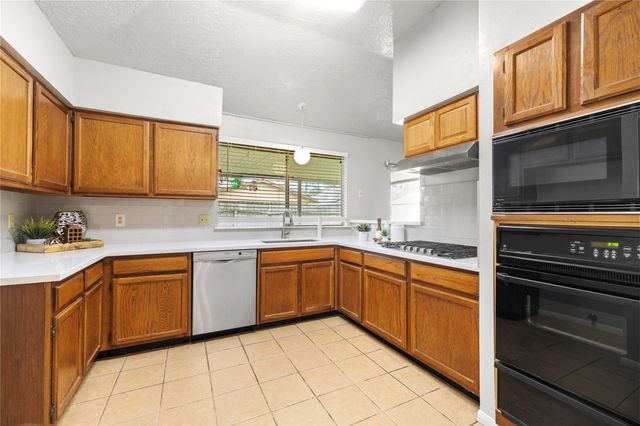 8118 Vista Del Sol Drive, Houston, TX 77083